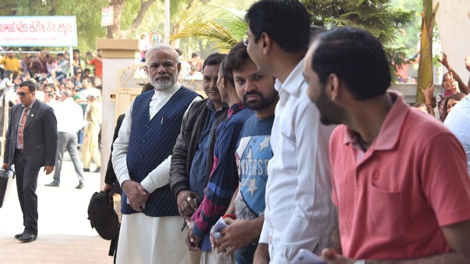 Second Phase Gujarat Assembly Polls: Modi waits in queue, votes