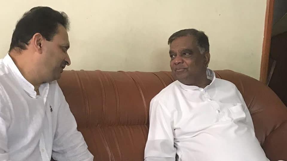 Union Minister visits Prasad’s residence