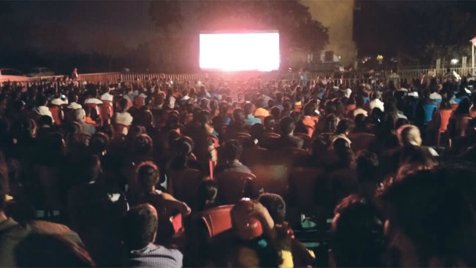 Mysuru Winter Festival: Lilting Kannada melodies fill Palace air; movie buffs throng Maharaja’s Grounds