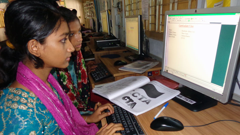 Computer training for women on Dec. 22