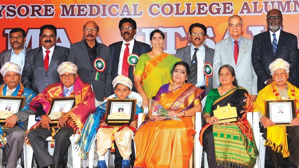 Senior doctors feted at MAA Utsav
