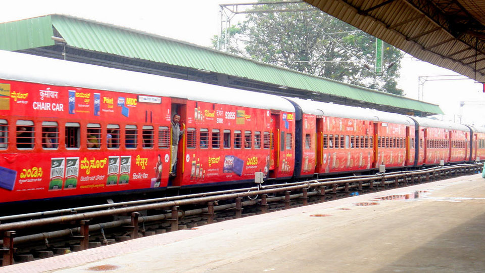 Twenty coaches of Chamundi Express train detach