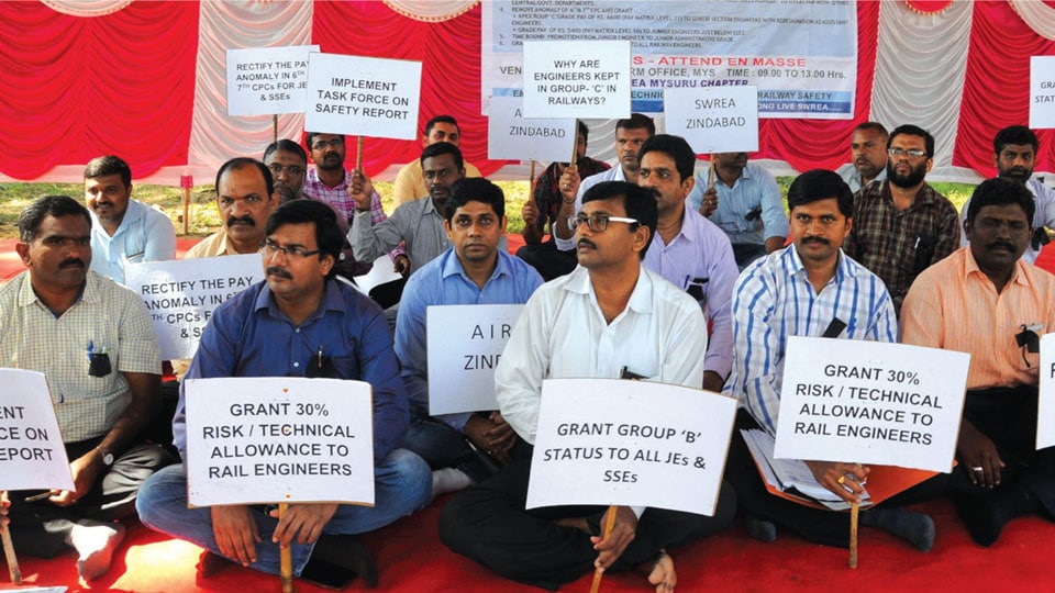 Railway Engineers stage protest