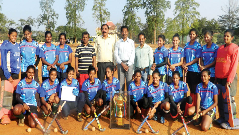 Teresian College wins Women’s Hockey Tournament