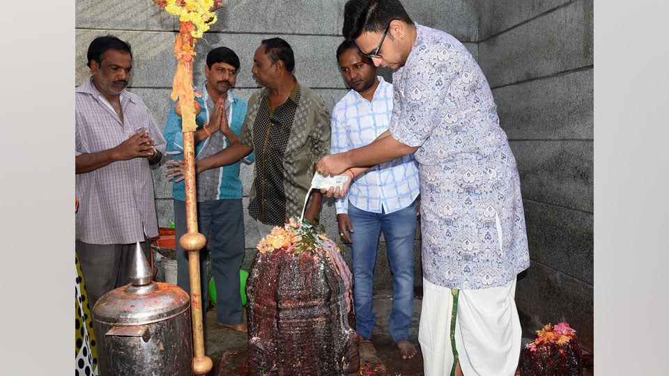Yaduveer Wadiyar performs special puja at Kote Maramma Temple
