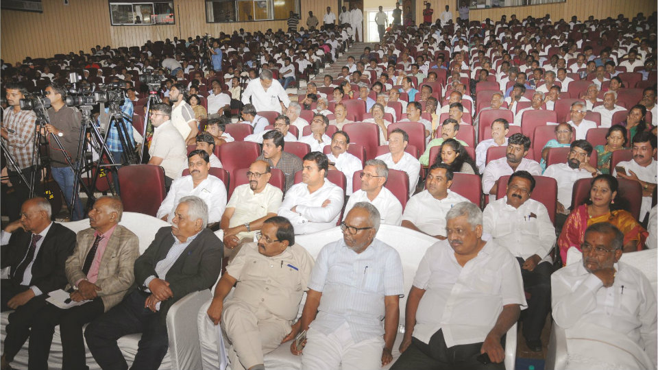 Intellectuals, students moot ideas for good governance at conclave