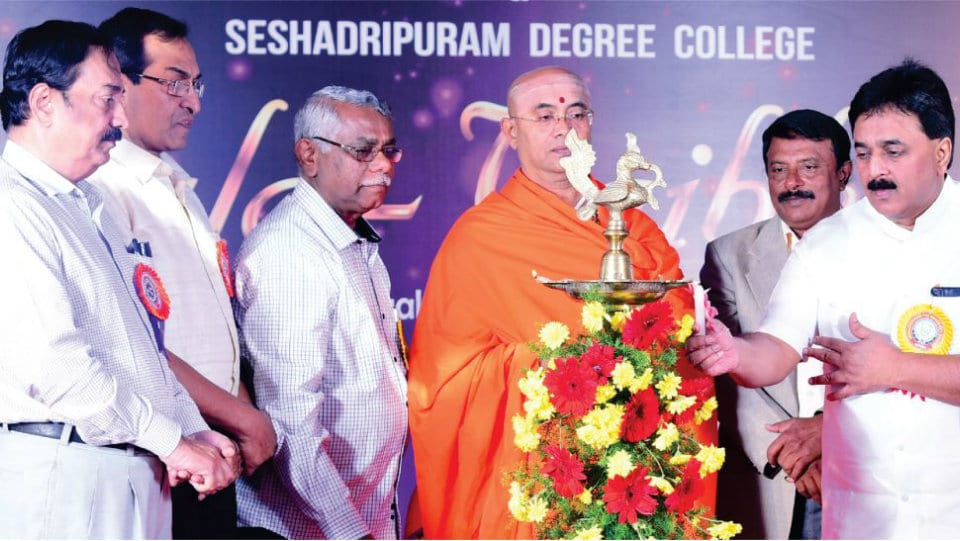 Swamiji inaugurates Kala Vaibhava