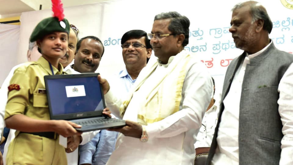 CM Siddharamaiah distributes laptops to students