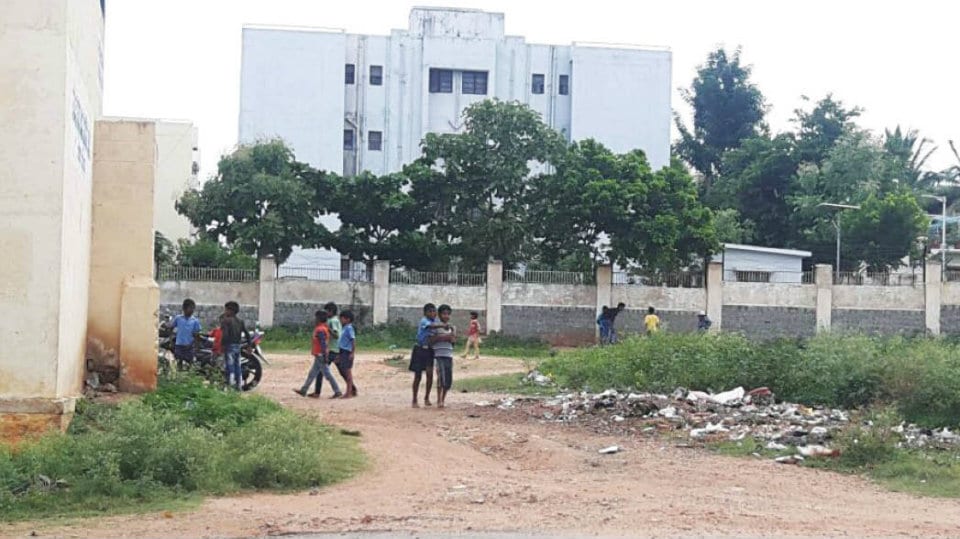 Govt. School premises at Kyathamaranahalli becomes garbage dumping ground