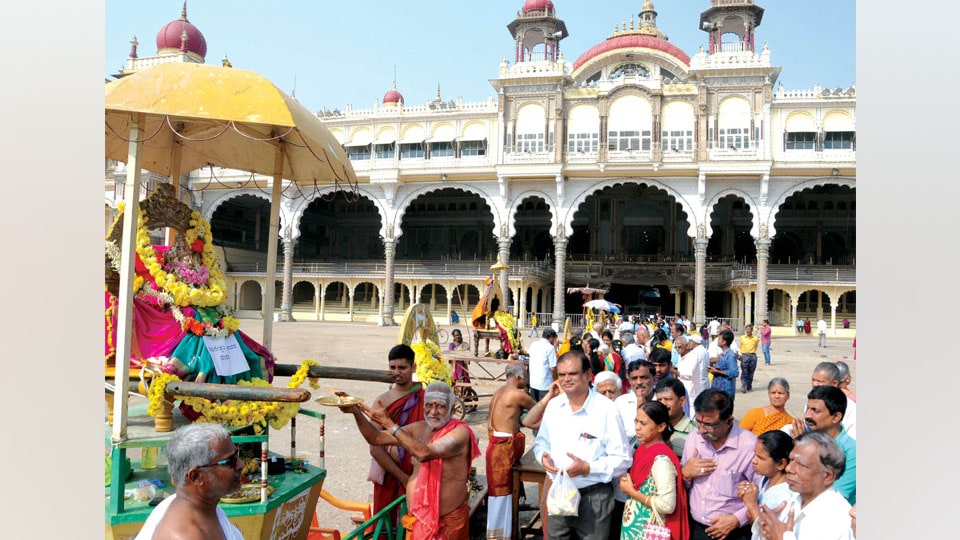 Rathasapthami darshan at Palace