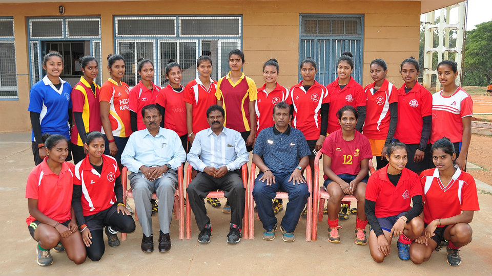 Women’s Hockey team of Mysore Varsity