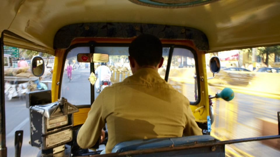 Faulty fare meters: Cops impose penalty on 20 auto-rickshaw drivers, collect Rs.10,000 fine