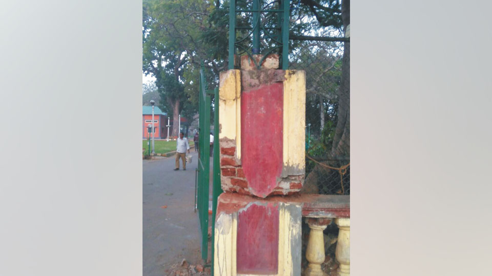 Repair entrance gate pillar of Horticulture Dept. Office