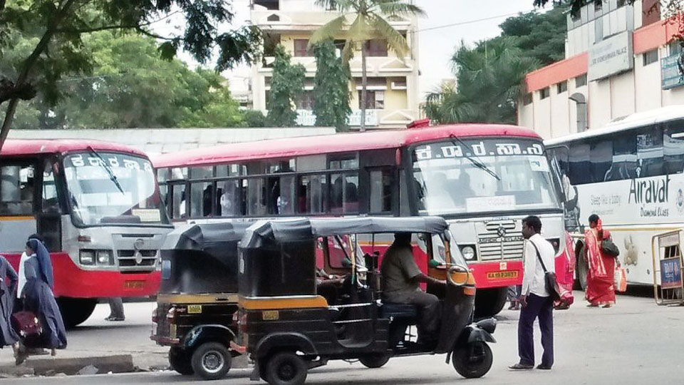 Girl injured after getting caught between buses