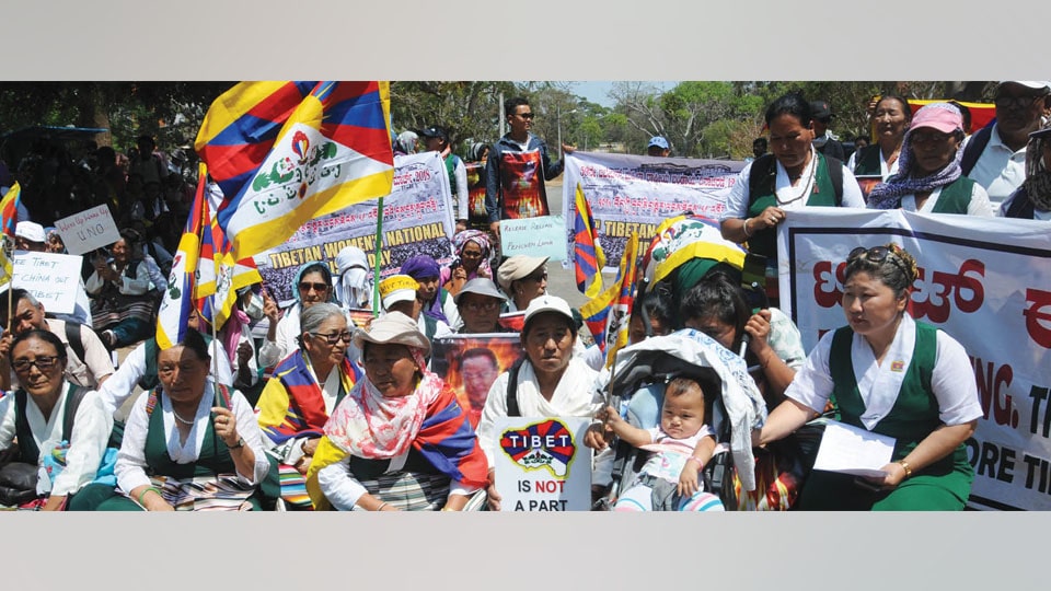 Tibetan women observe 59th Uprising Day in city