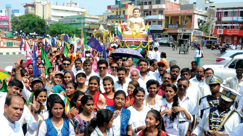 Mahaveer Jayanti celebrated with pomp, gaiety