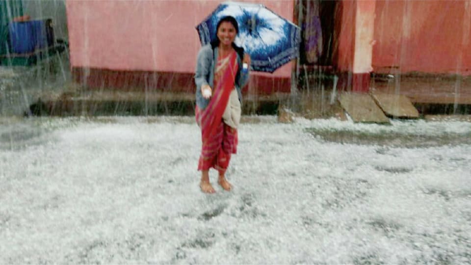Rain with hailstone lashes Kushalnagar