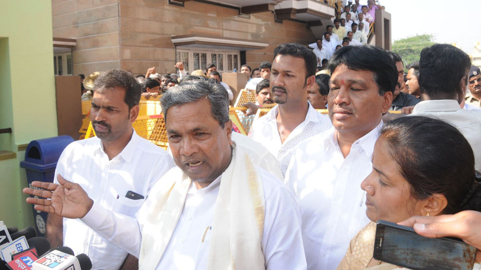 Siddu admits making call to defeat Deve Gowda clan in Hassan