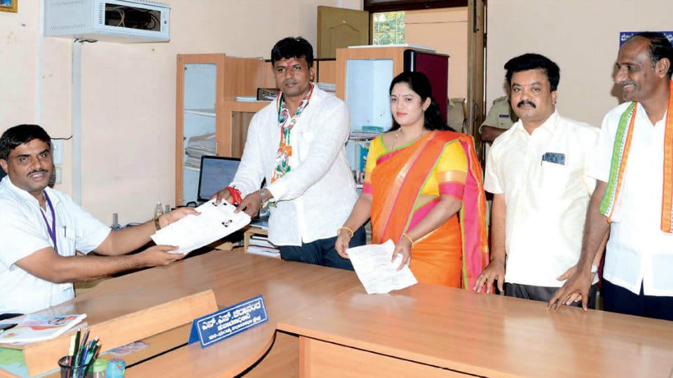 Ganiga Ravikumar files papers from Mandya