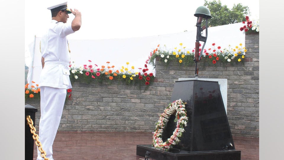 Vice Admiral A.R. Karve unveils War Memorial at ‘Sunny Side’