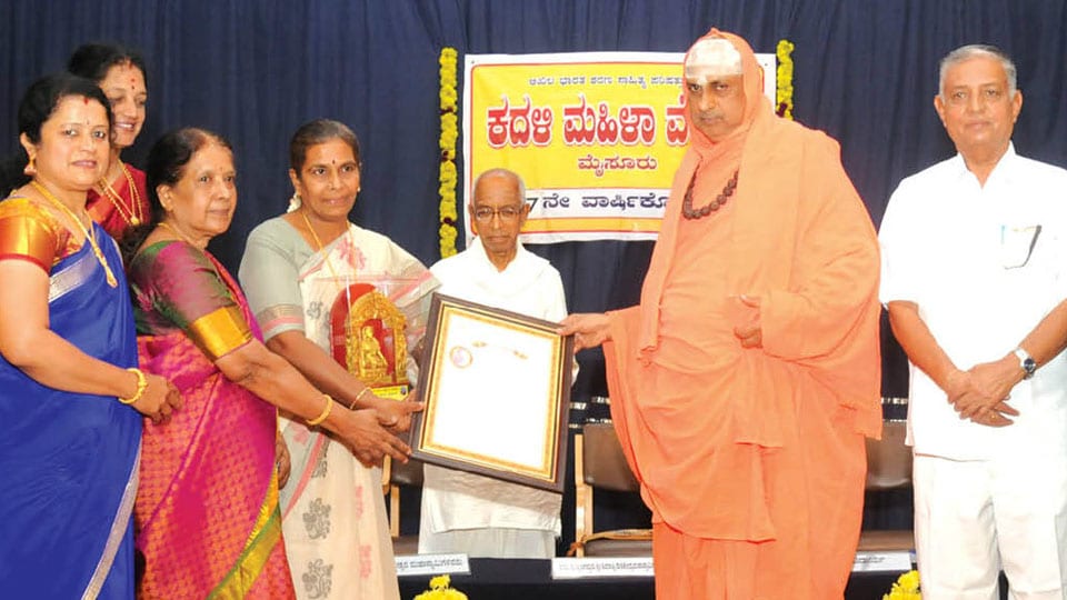 ‘Kadhalisri’ award conferred on Advocate M.N. Sumana