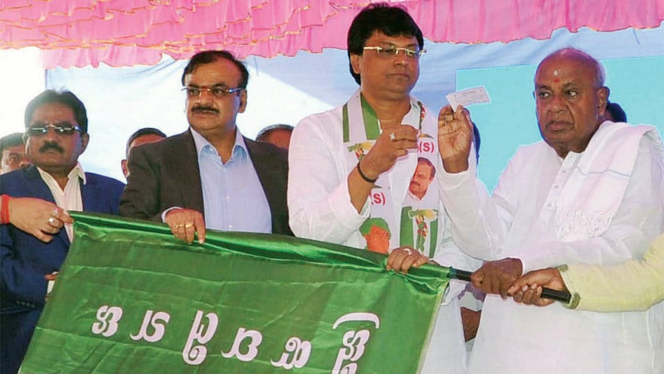 CM’s political career will end in Chamundeshwari: Deve Gowda
