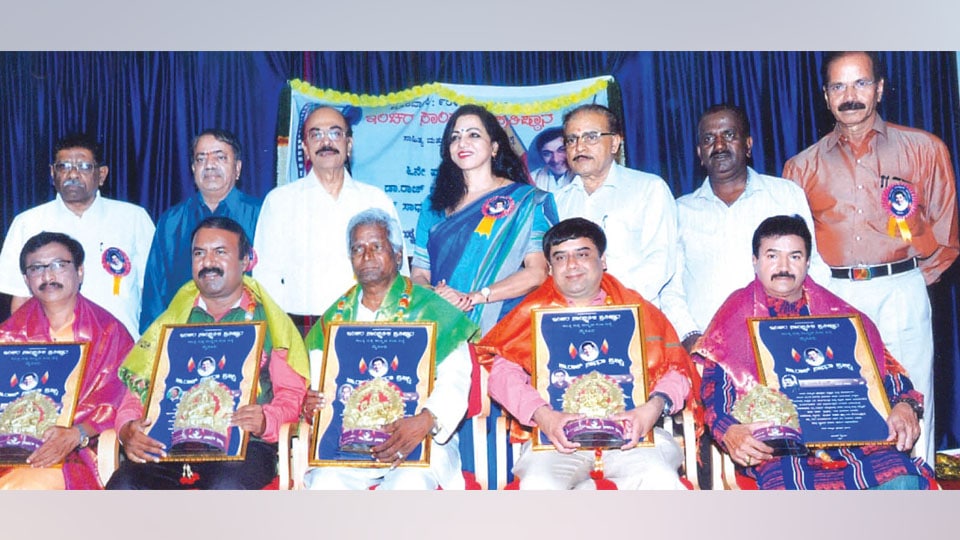 Inchara Samskruthika Prathishtana confers Dr. Raj awards on achievers