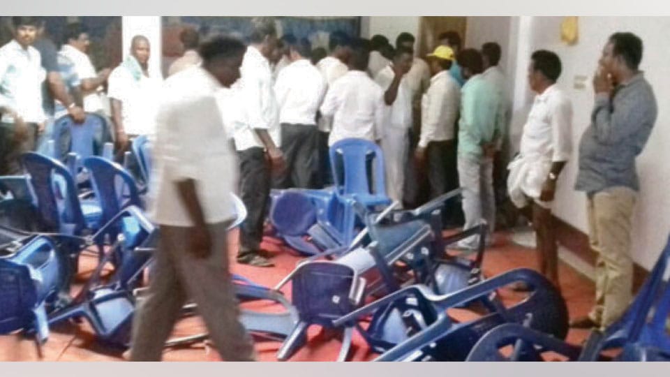 BJP workers create ruckus at Varuna Assembly workers meeting