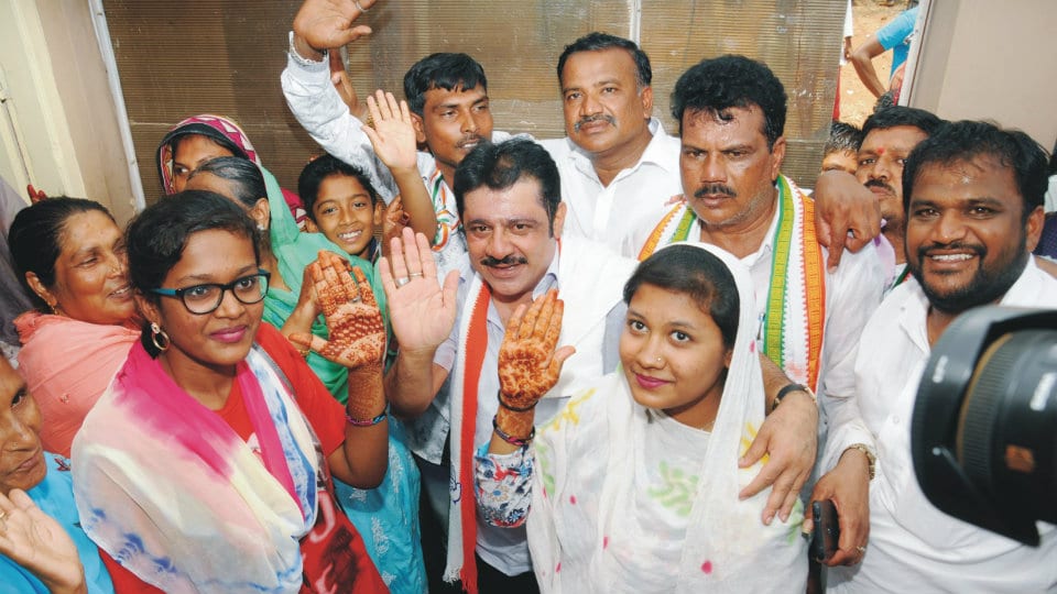 Zameer Ahmed campaigns for CM at Sathagalli