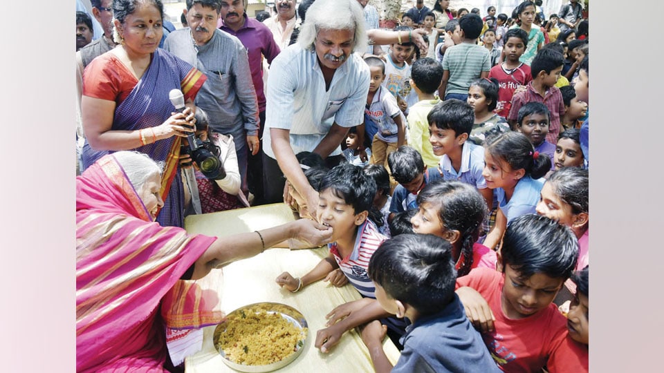 Sindhutai’s life history touches hearts of children at Chinnara Mela
