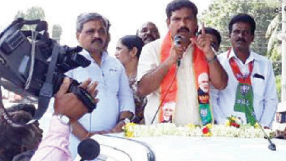 Vijayendra campaigns for Harshavardhan in Nanjangud Constituency