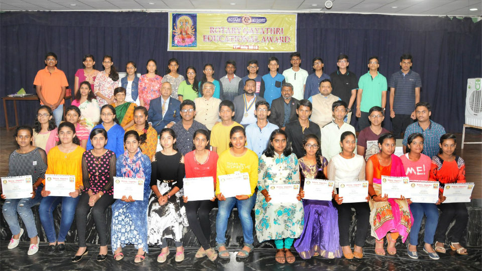Rotary Gayathri Education Award presented to SSLC toppers