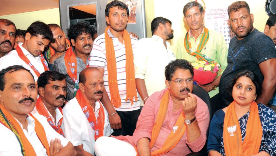 Parameshwara hatching plot to defeat CM in Chamundeshwari, says BJP leader R. Ashoka