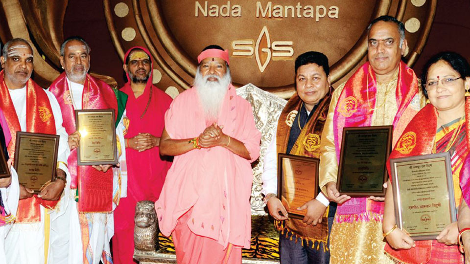 Sri Swamiji confers Datta Peetha titles on achievers at Nada Mantapa