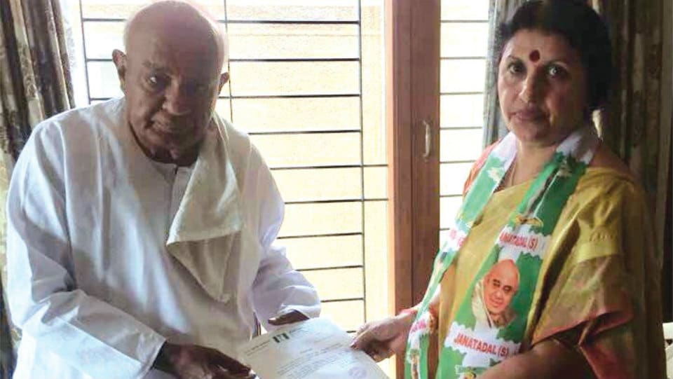 Padmini Ponnappa quits Congress to join JD(S)