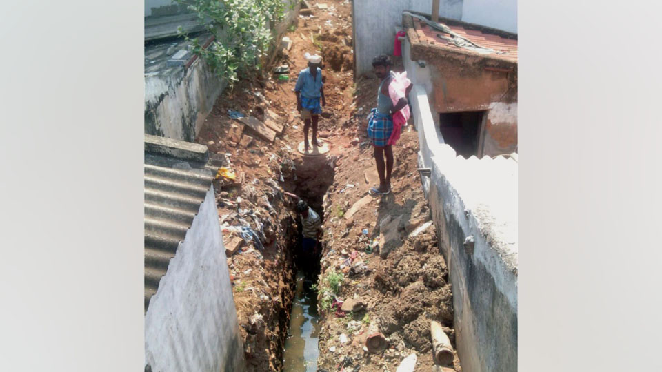 Expedite drain works in Ashokapuram