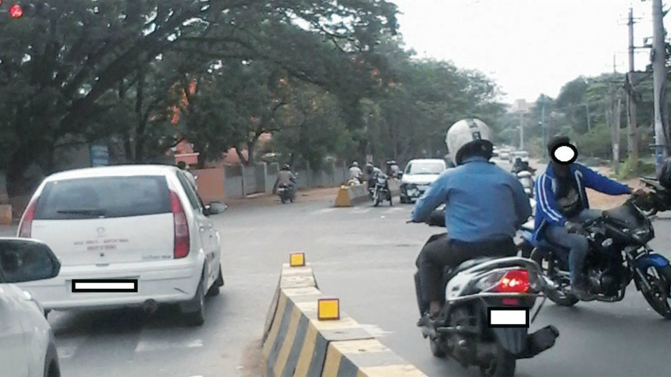 Check traffic violation between 8 am and 9.30 am