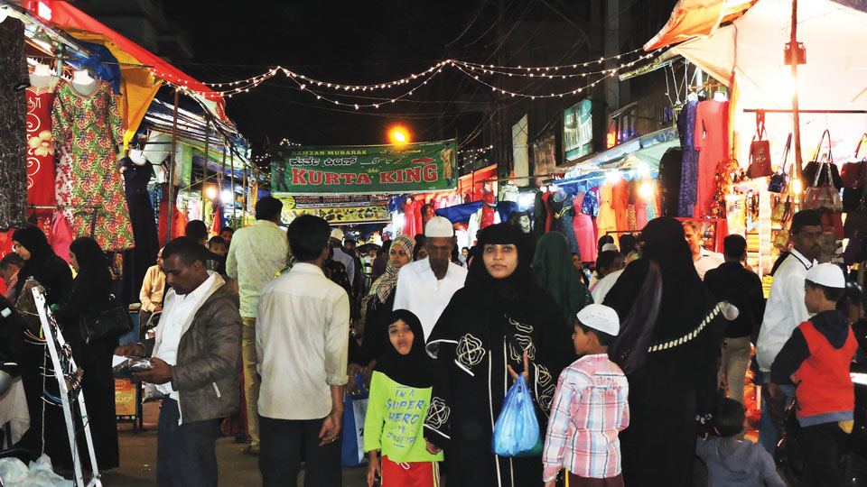 Ramzan shopping fest at Meena Bazaar: A hot-spot for customised shopping