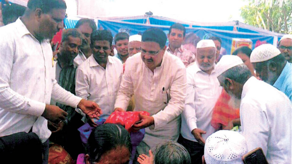 MLA Tanveer Sait distributes clothes to poor families