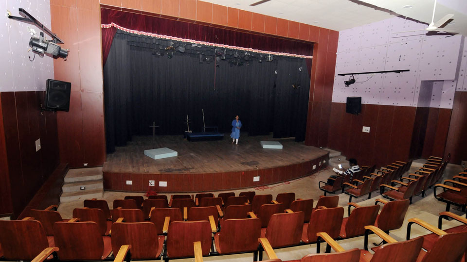 Hike in rentals of Bengaluru Rangamandiras: Mysuru District Amateur Theatre Artistes demand withdrawal