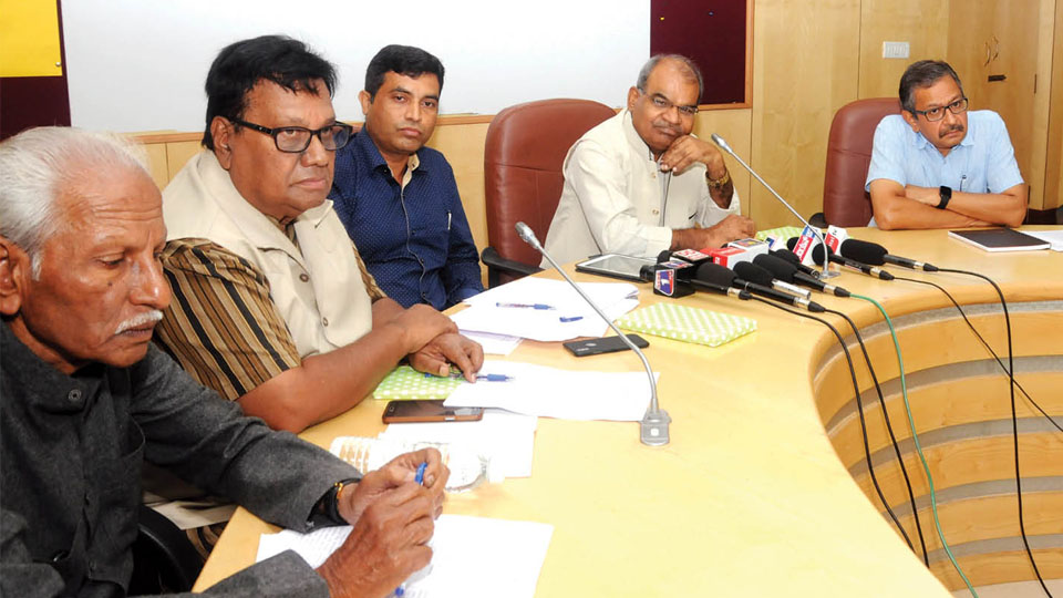 Lack of study materials in Kannada irks KDA Chief Prof. Siddaramaiah