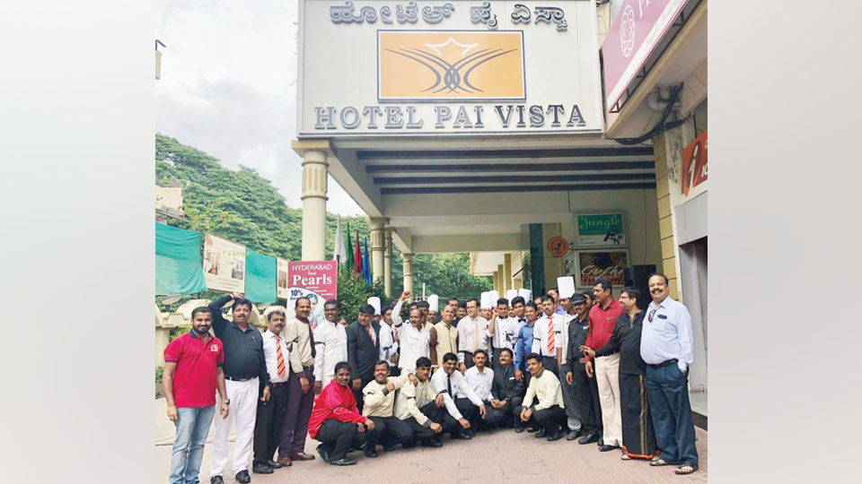 Mysuru hoteliers stage protest to condemn attack on Hubballi Hotel owner, staff