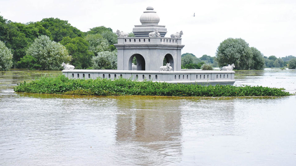Hadinaru Kaalu Mantapa at Nanjangud flooded