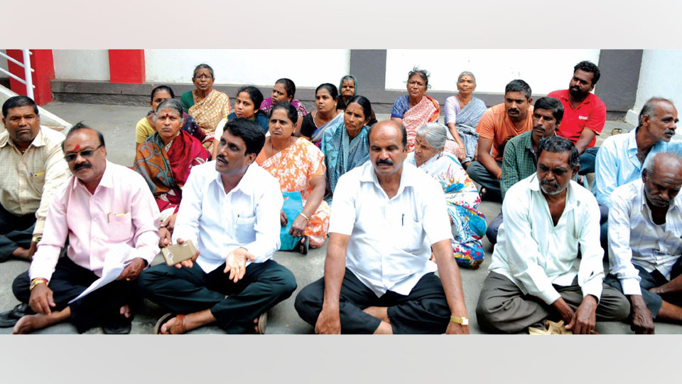 Adi Dravida Yuvakara Sangha demands distribution of houses