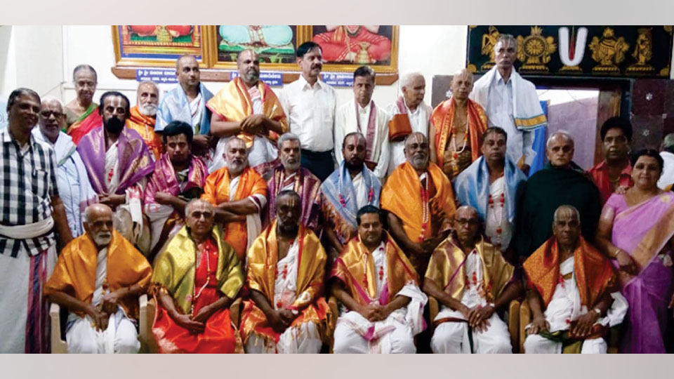 Sri Ramanuja Sahasramana Trust fetes Srivaishnava Purohits