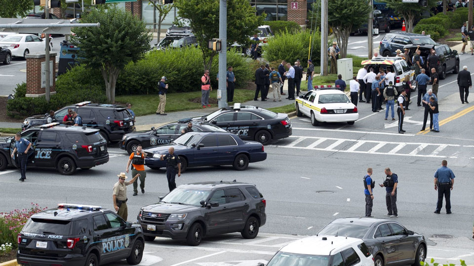 Gunman angry at Maryland newspaper, kills five