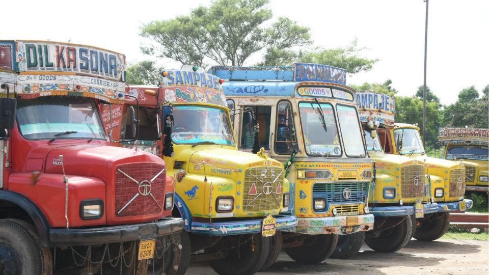 Lorries ply as usual on 2nd day of stir