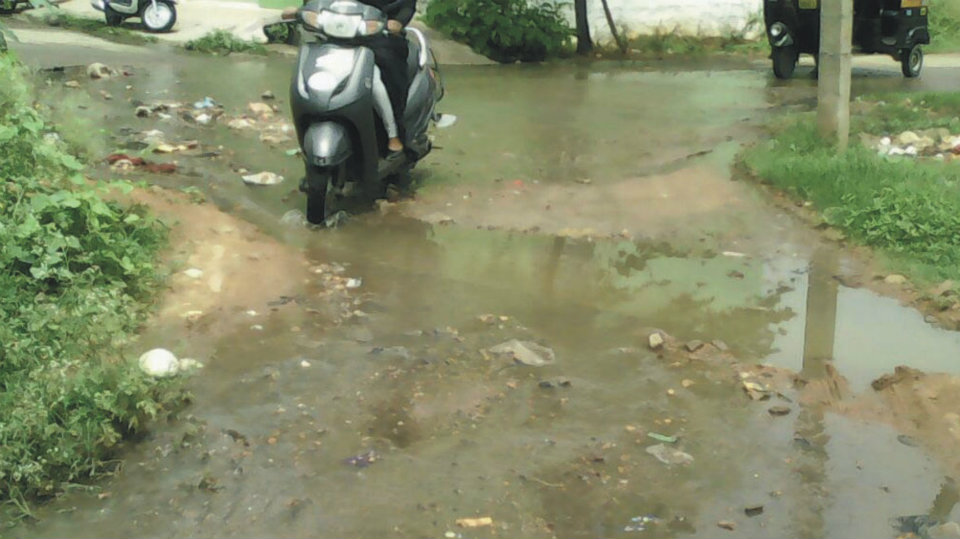 Overflowing manhole at Rajivnagar