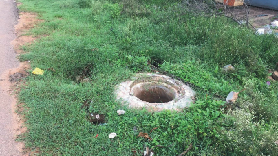 Open manhole posing danger at Vishweshwaranagar