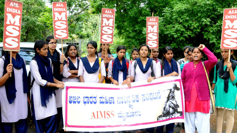 Lack of infrastructure: Maharani’s Science College students stage protest